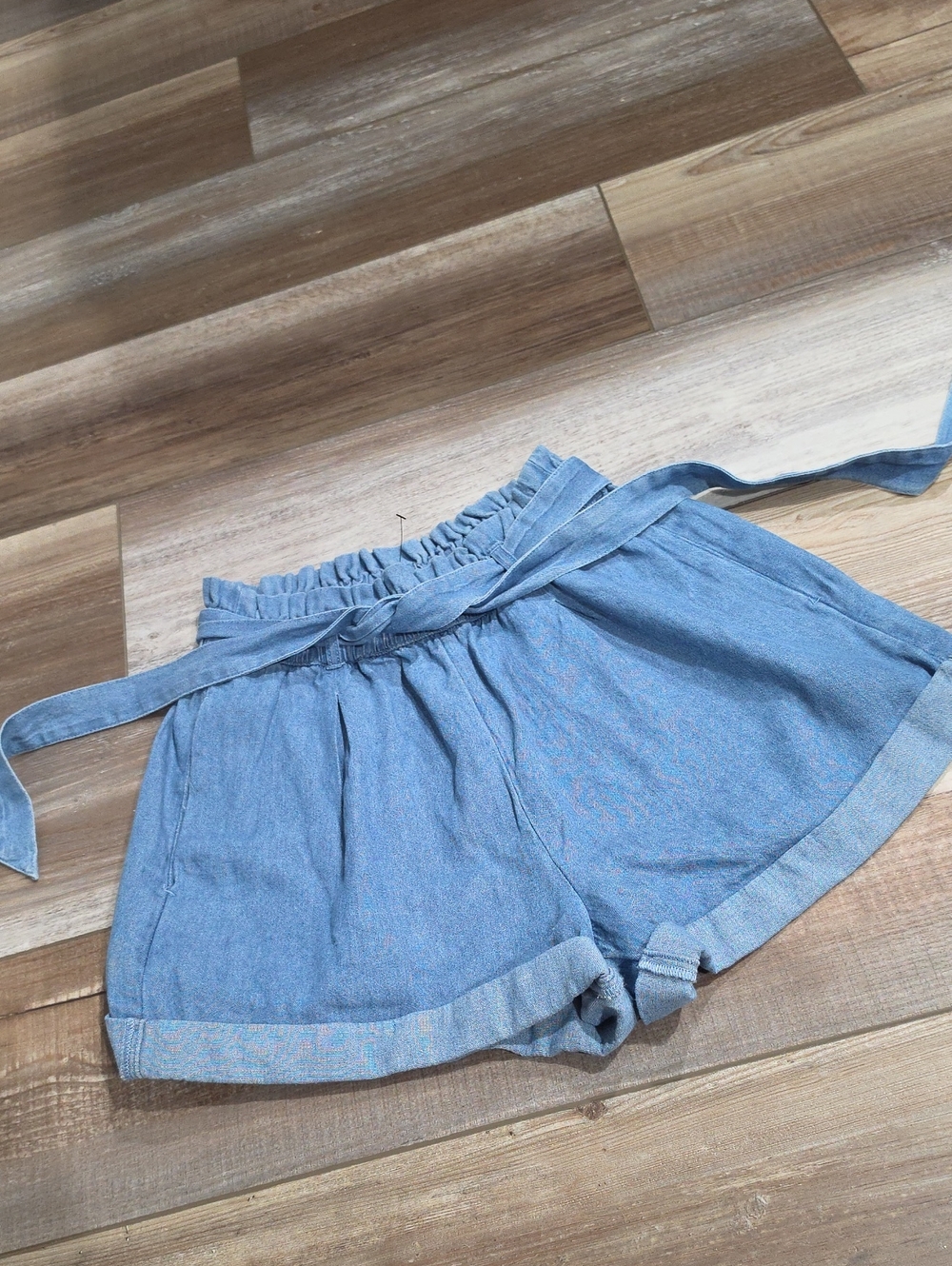 American Eagle Waist Women's Shorts with Self-Tie Belt